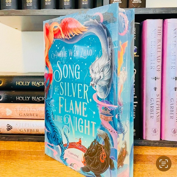 Illumicrate Exclusive Signed Edition Song of Silver, Flame Like Night